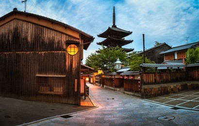 yasaka pagoda and sannen zaka street in the morning, gion, kyoto, japan