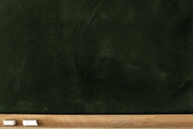 blank green chalkboard./ blank green chalkboard