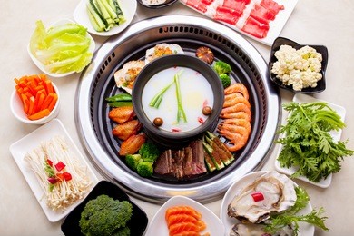 barbecue and hot pot together