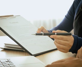 staff recommended the benefits of insurance coverage and invite customers to sign a contract.