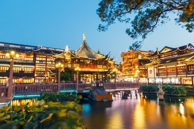 chinese traditional yuyuan garden building scenery in the evening,shanghai