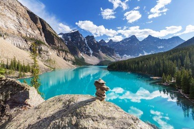 beautiful moraine lake in banff national park, canada