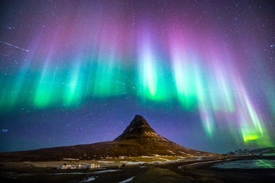 kirkjufell with the northern light.