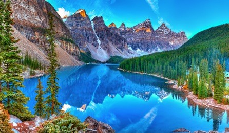 moraine lake sunrise in banff national park