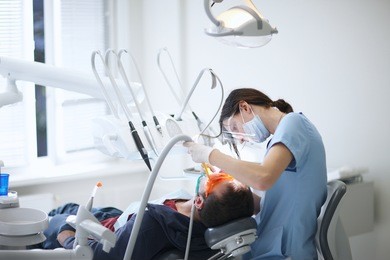 dentist working without assistant
