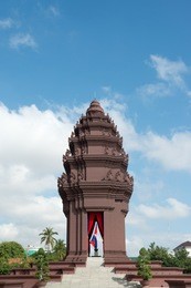 independence monument in phnom penh, cambodia