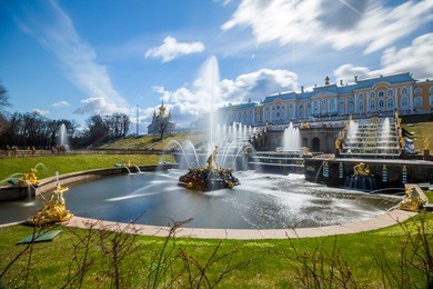 the grand cascade and samson fountain at peterhof royal palace - saint petersburg, russia