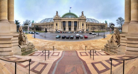 180 degree panoramic view of the grand palais in paris, seen from the petit palais