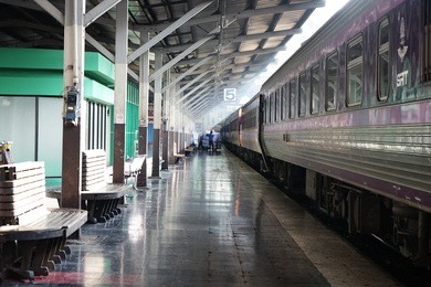 train station,light and shadow