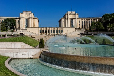 fountains at tracadero gardens. trocadero is area of paris on banks of seine not far from famous eiffel tower. on a hilltop in 1937 built a new palace - palais de chaillot. paris, france.
