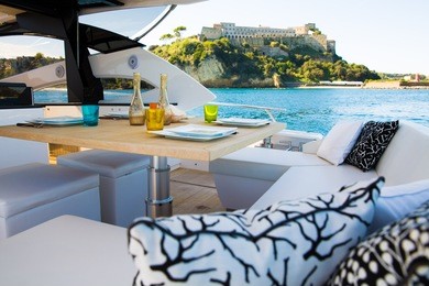 table setting luxury motoryacht