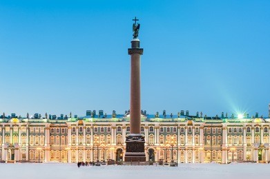 alexander column on palace square (dvortsovaya square) in front of the hermitage, st petersberg, russia