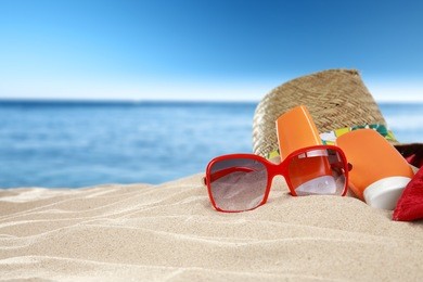 hat and red sunglasses 