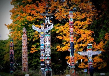 totem poles in stanley park,vancouver