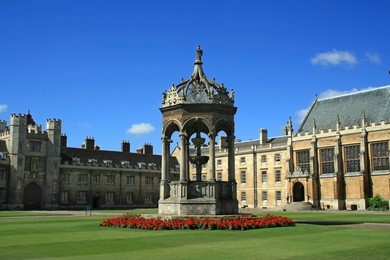 the inner courtyard of trinity college