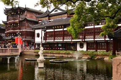 traditional chinese architecture at the shanghai yuyuan park, shanghai, china.