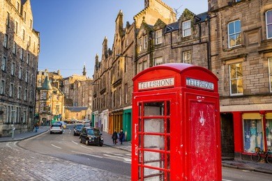 street view of the historic royal mile, edinburgh, scotland