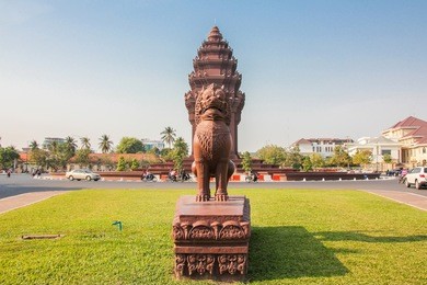 independence monument is the one of landmark in phnom penh, cambodia
