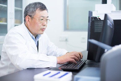 asian old man analysis chemical experimental data in computer in lab