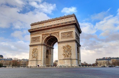 arc de triomphe paris city at day