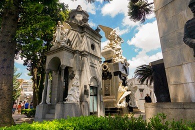 famous cemetery - cementerio de la recoleta