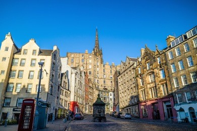 street view of the historic old town, edinburgh, scotland