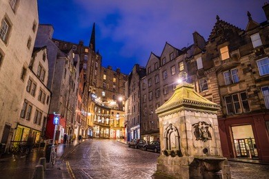 street view of the historic old town, edinburgh, scotland