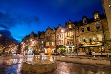 street view of the historic old town, edinburgh, scotland