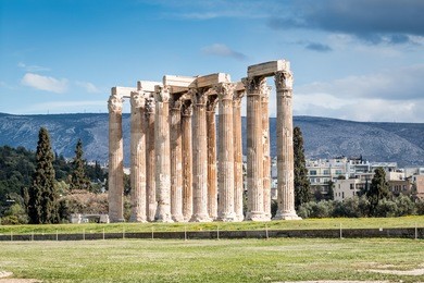 zeus temple in athens, greece