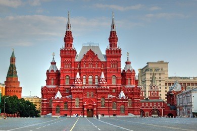 the building of the state historical museum on red square in moscow