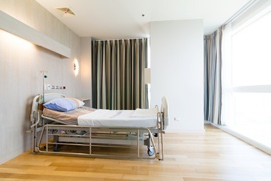 modern and comfortable equipped hospital room with an empty bed 
