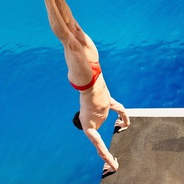 platform diver, starting from handstand