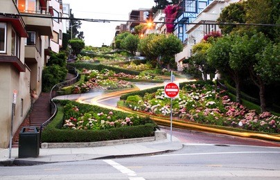 the lombard street in san francisco  usa