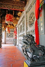 the khoo kongsi is a large chinese clanhouse with elaborate and highly ornamented architecture, a mark of the dominant presence of the chinese in penang