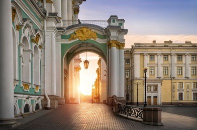 morning at the hermitage, and the sun shines on the pavement