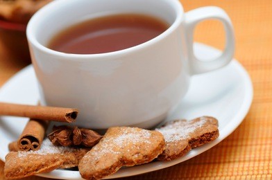 cup of tea with cookies