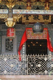 the khoo kongsi is a large chinese clanhouse with elaborate and highly ornamented architecture, a mark of the dominant presence of the chinese in penang