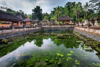 holiday in bali - tirta empul holy water
