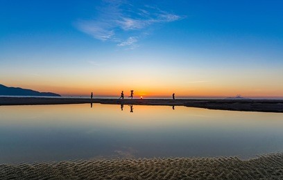 my khe beach is a beautiful beach in danang city ,  vietnam.  the sunrise was reflected in the pond bond before the beach. my khe beach is in  top 6 beautiful beach in the world by forbes magazine.  