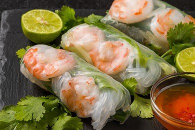 salad spring roll of asian wind prawns