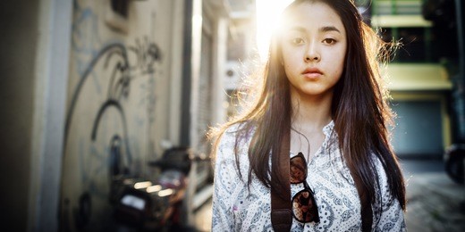 chic youth culture urban scene woman concept