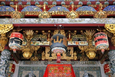 the khoo kongsi is a large chinese clanhouse with elaborate and highly ornamented architecture, a mark of the dominant presence of the chinese in penang