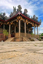the khoo kongsi is a large chinese clanhouse with elaborate and highly ornamented architecture, a mark of the dominant presence of the chinese in penang