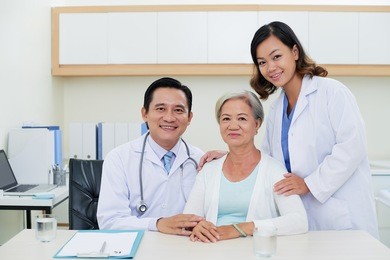 vietnamese doctors and their senior patient
