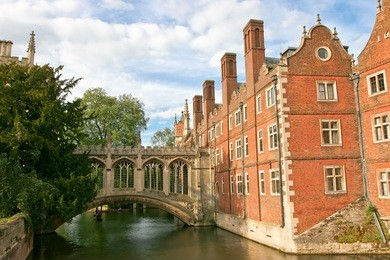 bridge of sighs is a covered bridge belonging in st john's college of cambridge university in england uk