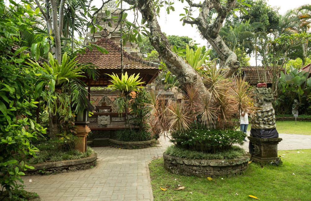ubud palace, bali - inside the ubud palace, bali, indonesia.