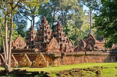the first (inner) enclosure of banteay srei temple.