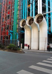 communications and ventilation pipes outside the centre georges pompidou