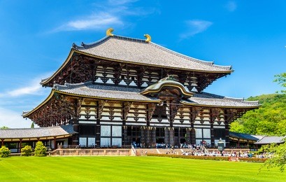 great buddha hall of todai-ji temple in nara, japan