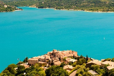 a small town overlooking on lake st. croix in france
